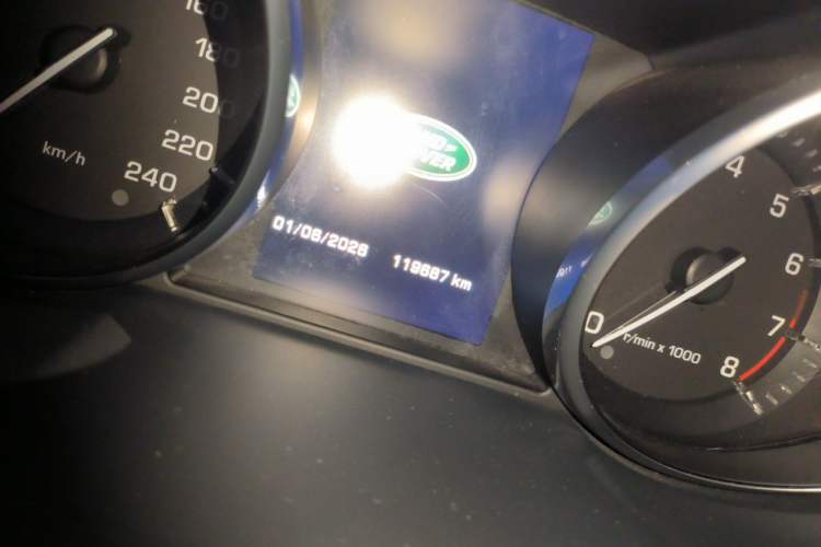 Used Land Rover Discovery Sport 2016 2.0T SE Odometer Close Up