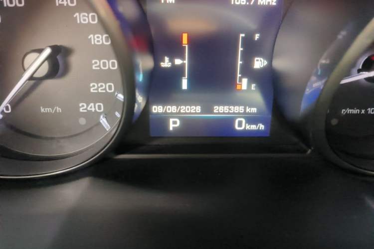 Used Land Rover Discovery Sport 2016 2.0T HSE Odometer Close Up