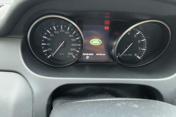 Used Land Rover Discovery Sport 2016 2.0T HSE Odometer Close Up