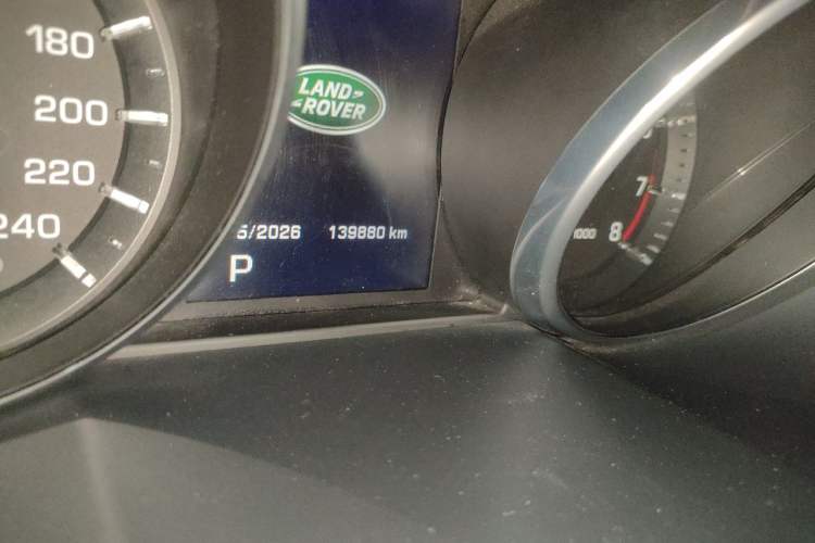 Used Land Rover Discovery Sport 2016 2.0T S Odometer Close Up