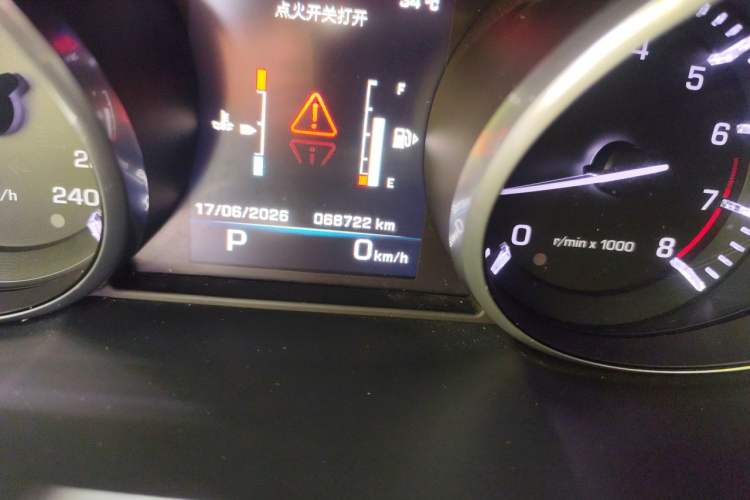 Used Land Rover Discovery Sport 2016 2.0T HSE Odometer Close Up