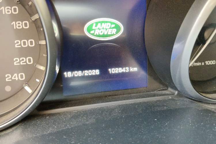 Used Land Rover Discovery Sport 2016 2.0T HSE Odometer Close Up