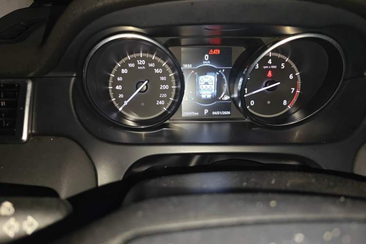 Used Land Rover Discovery Sport 2016 2.0T S Odometer Close Up