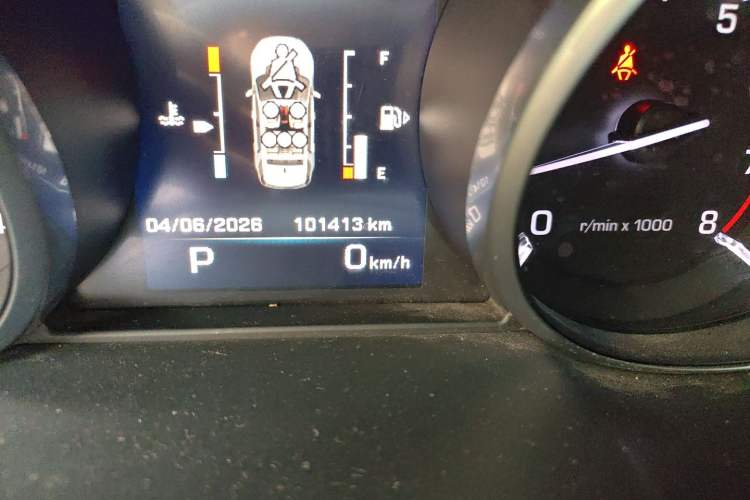 Used Land Rover Discovery Sport 2016 2.0T SE Odometer Close Up