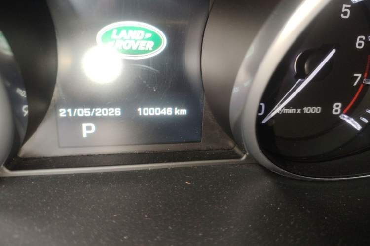 Used Land Rover Discovery Sport 2016 2.0T HSE LUXURY Odometer Close Up