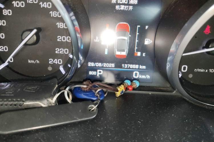Used Land Rover Discovery Sport 2016 2.0T HSE Odometer Close Up