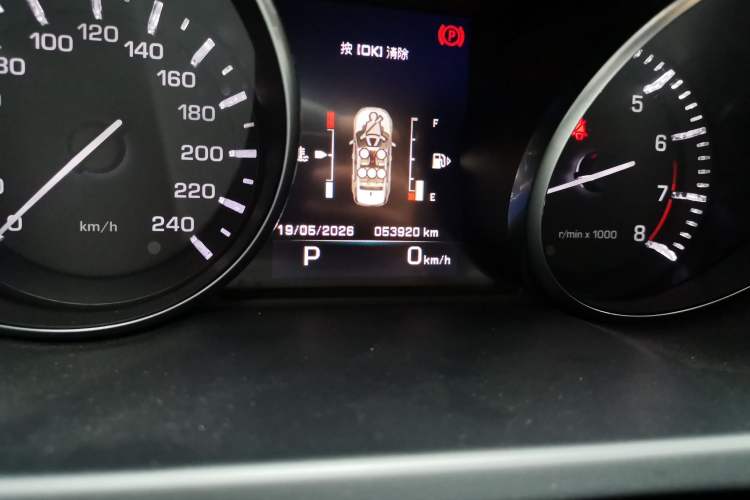 Used Land Rover Discovery Sport 2016 2.0T SE Odometer Close Up