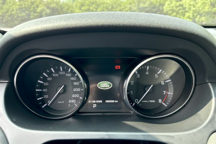 Used Land Rover Discovery Sport 2016 2.0T HSE Odometer Close Up
