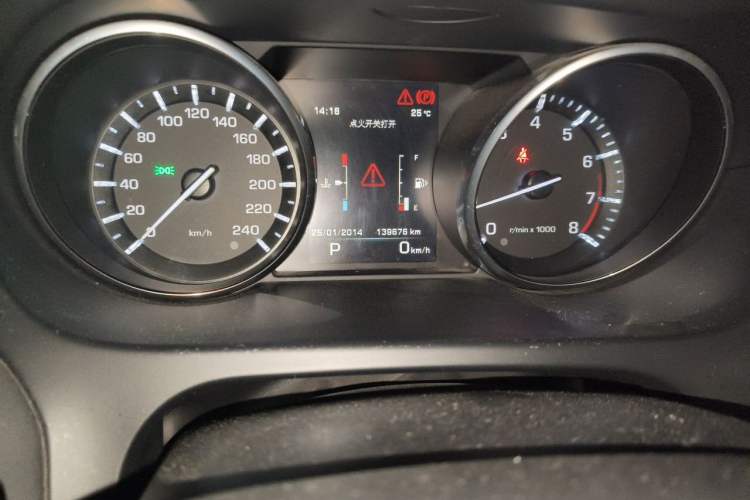 Used Land Rover Discovery Sport 2016 2.0T SE Odometer Close Up