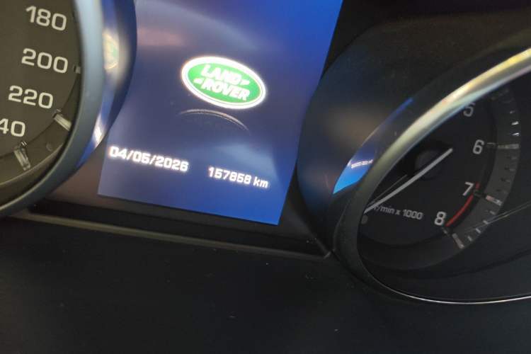 Used Land Rover Discovery Sport 2016 2.0T SE Odometer Close Up