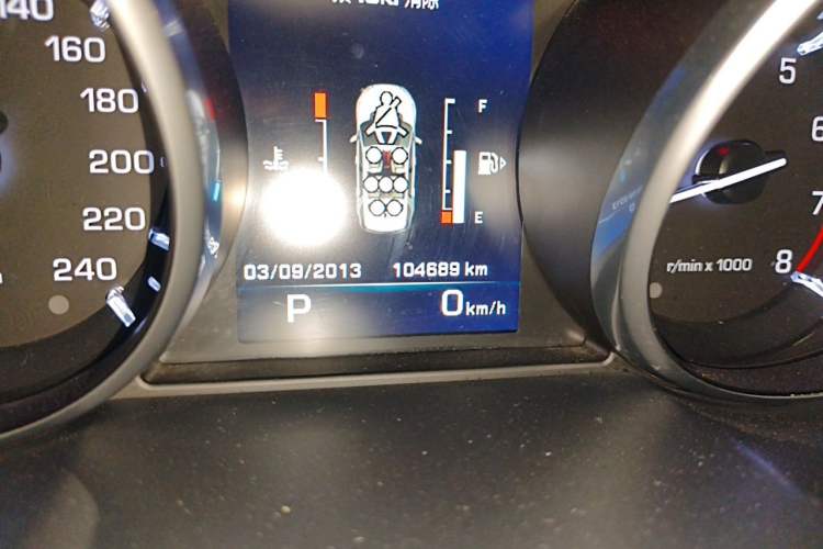 Used Land Rover Discovery Sport 2016 2.0T HSE Odometer Close Up