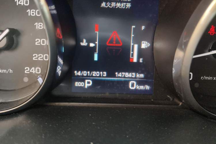Used Land Rover Discovery Sport 2016 2.0T HSE Odometer Close Up