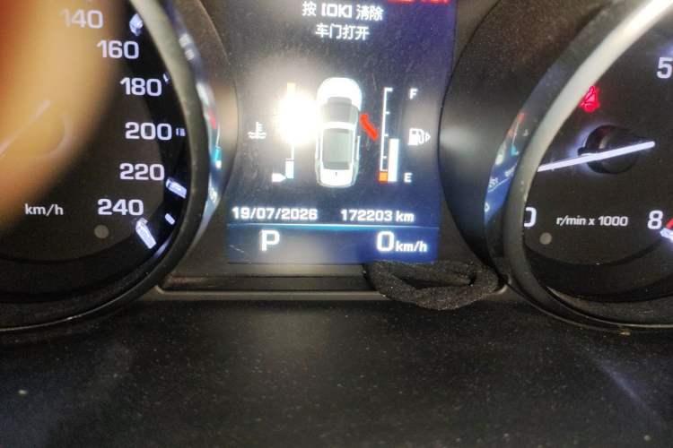 Used Land Rover Discovery Sport 2016 2.0T HSE Odometer Close Up
