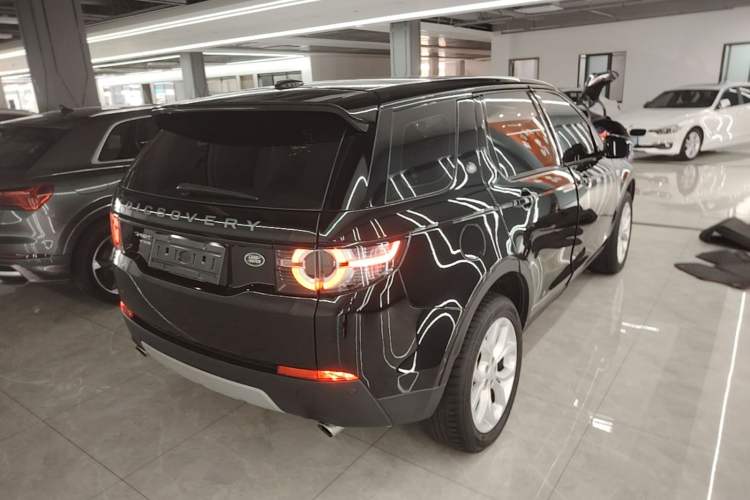 Used Land Rover Discovery Sport 2016 2.0T HSE Rear Right 45 Deg