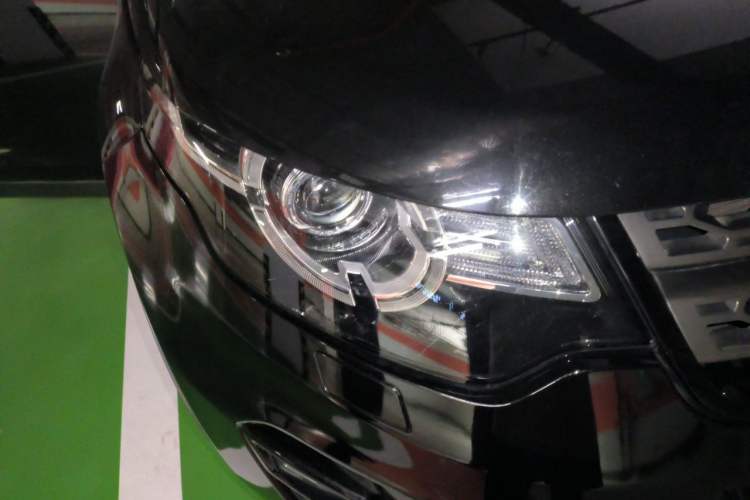 Used Land Rover Discovery Sport 2016 2.0T SE Right Front Headlight
