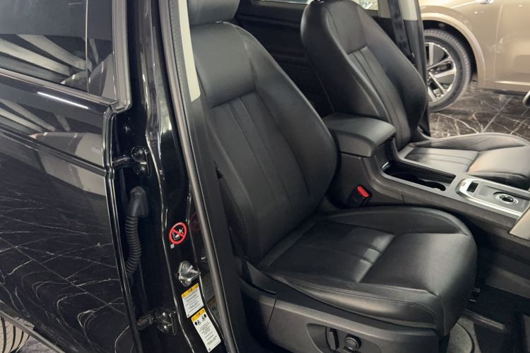 Used Land Rover Discovery Sport 2016 2.0T SE Right Front Seat