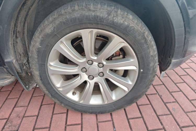 Used Land Rover Discovery Sport 2016 2.0T SE Right Front Wheel Hub
