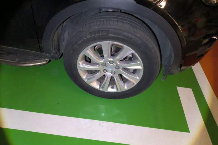 Used Land Rover Discovery Sport 2016 2.0T SE Right Front Wheel Hub