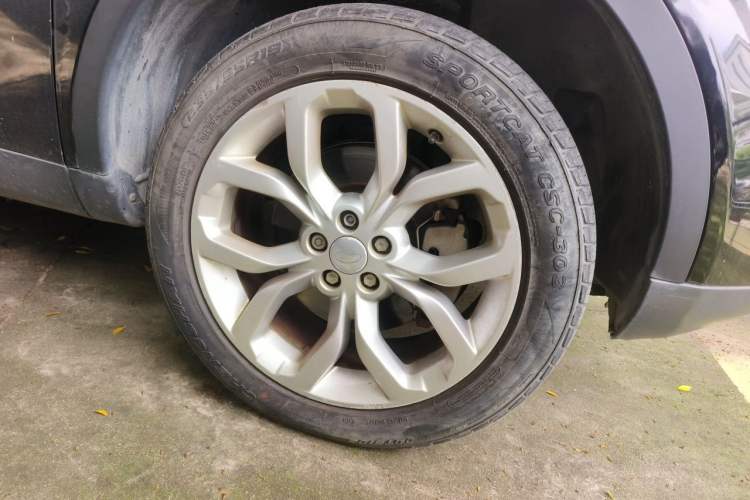 Used Land Rover Discovery Sport 2016 2.0T HSE Right Front Wheel Hub
