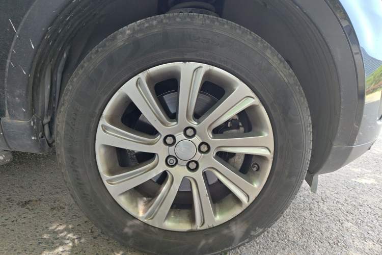 Used Land Rover Discovery Sport 2016 2.0T SE Right Front Wheel Hub
