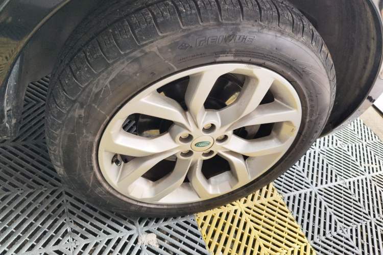 Used Land Rover Discovery Sport 2016 2.0T HSE Right Front Wheel Hub