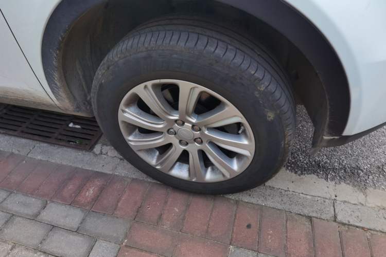 Used Land Rover Discovery Sport 2016 2.0T SE Right Front Wheel Hub