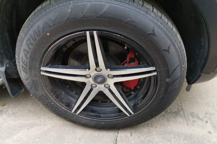 Used Land Rover Discovery Sport 2016 2.0T SE Right Front Wheel Hub
