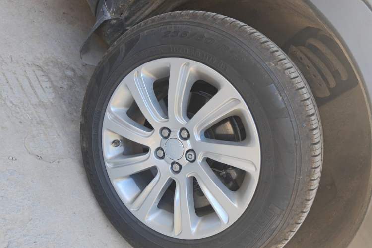 Used Land Rover Discovery Sport 2016 2.0T SE Right Front Wheel Hub