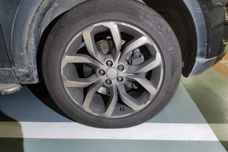 Used Land Rover Discovery Sport 2016 2.0T HSE Right Front Wheel Hub