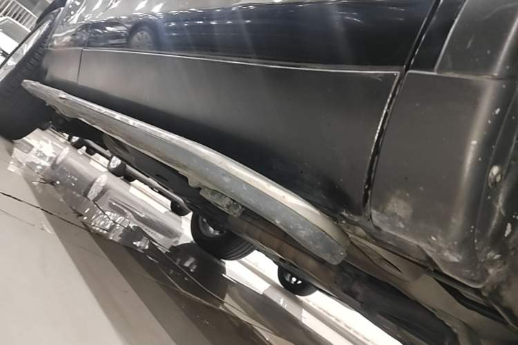 Used Land Rover Discovery Sport 2016 2.0T HSE Right Side Sill