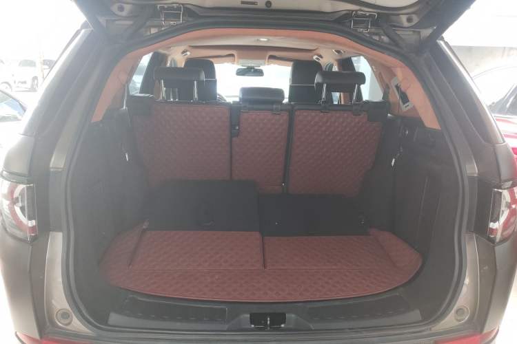 Used Land Rover Discovery Sport 2016 2.0T HSE Trunk