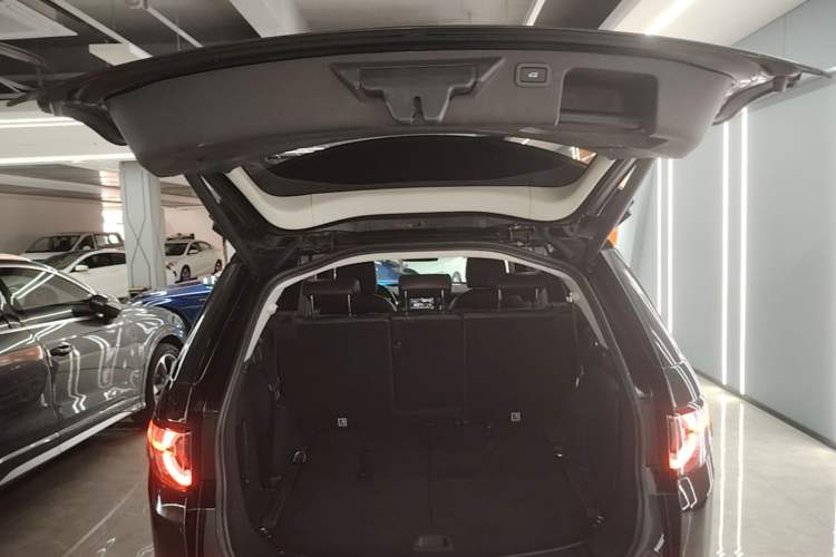 Used Land Rover Discovery Sport 2016 2.0T HSE Trunk