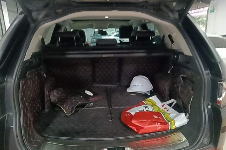 Used Land Rover Discovery Sport 2016 2.0T HSE Trunk