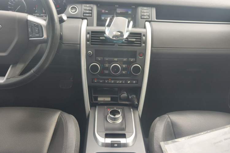 Used Land Rover Discovery Sport 2016 2.0T HSE Audio And AC Panel