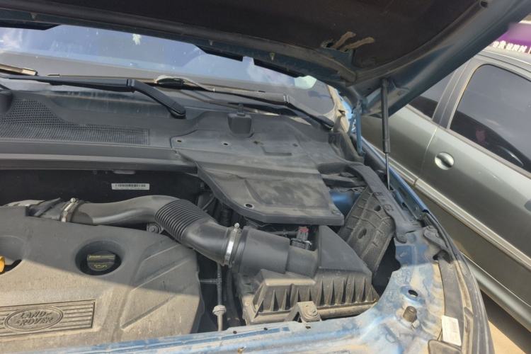 Used Land Rover Discovery Sport 2016 2.0T HSE Engine Bay Left