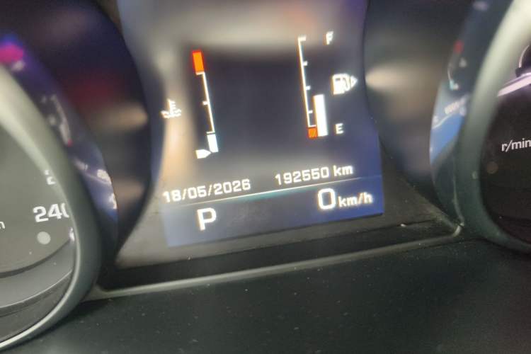 Used Land Rover Discovery Sport 2016 2.0T HSE Odometer Close Up