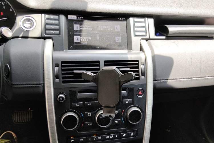 Used Land Rover Discovery Sport 2016 2.0T HSE Audio And AC Panel