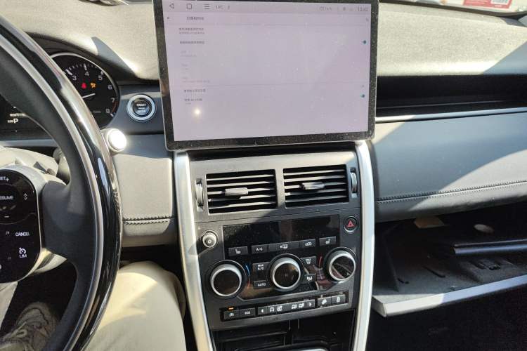 Used Land Rover Discovery Sport 2016 2.0T HSE Audio And AC Panel