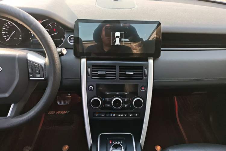 Used Land Rover Discovery Sport 2016 2.0T SE Audio And AC Panel