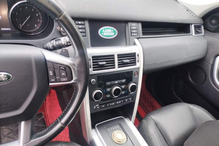 Used Land Rover Discovery Sport 2016 2.0T SE Audio And AC Panel
