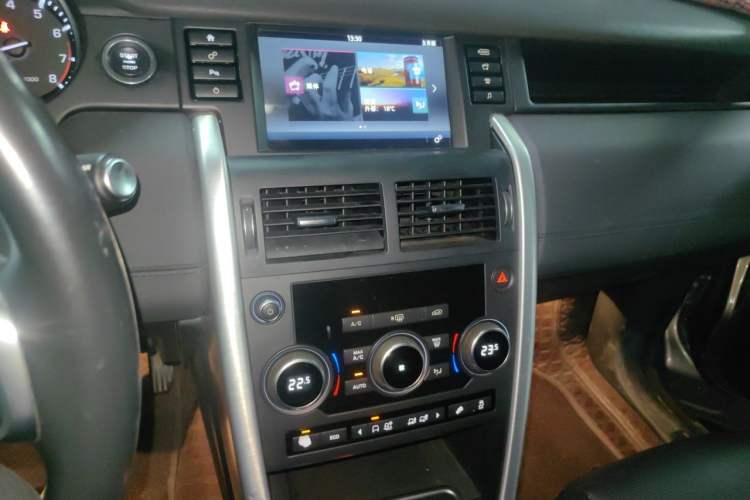 Used Land Rover Discovery Sport 2016 2.0T SE Audio And AC Panel