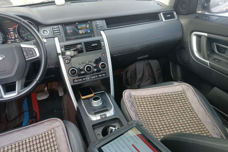 Used Land Rover Discovery Sport 2016 2.0T SE Audio And AC Panel