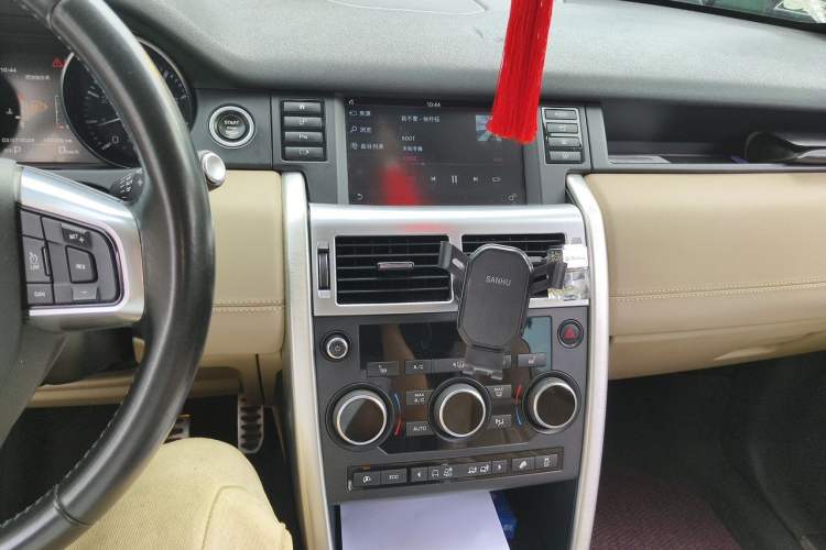 Used Land Rover Discovery Sport 2016 2.0T HSE Audio And AC Panel