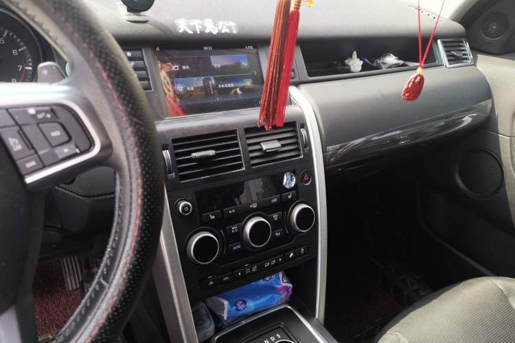 Used Land Rover Discovery Sport 2016 2.0T HSE Audio And AC Panel
