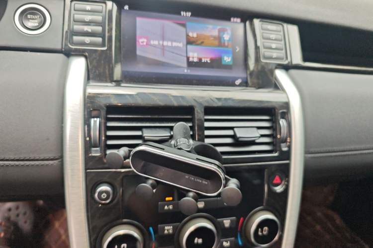 Used Land Rover Discovery Sport 2016 2.0T SE Audio And AC Panel