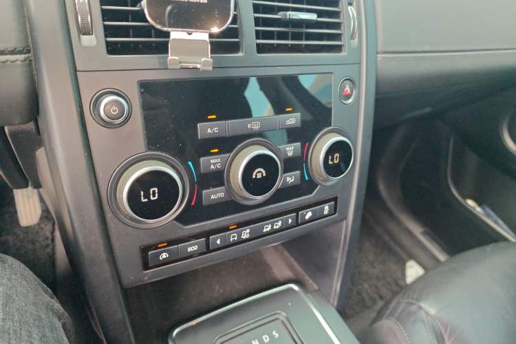 Used Land Rover Discovery Sport 2016 2.0T S Audio And AC Panel