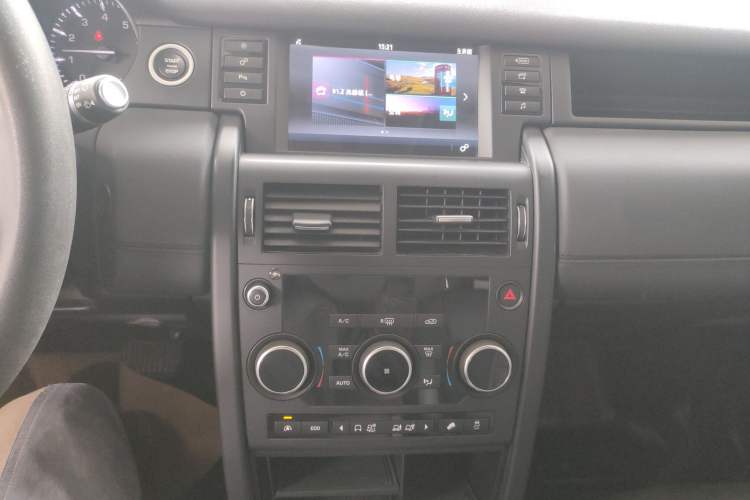 Used Land Rover Discovery Sport 2016 2.0T S Audio And AC Panel