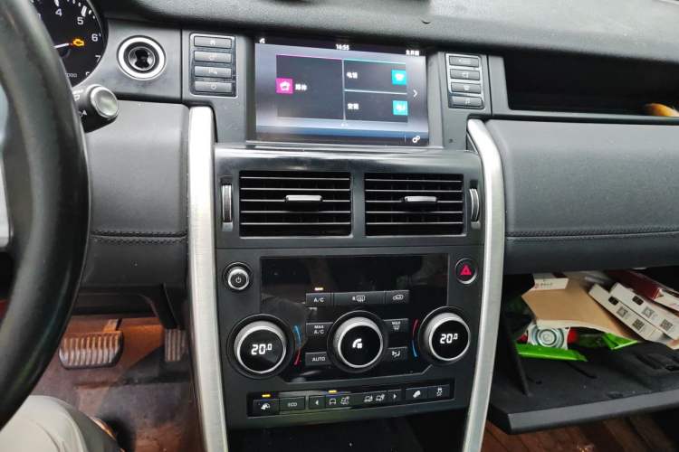 Used Land Rover Discovery Sport 2016 2.0T SE Audio And AC Panel