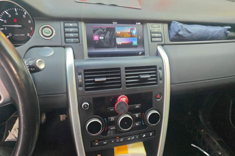 Used Land Rover Discovery Sport 2016 2.0T SE Audio And AC Panel