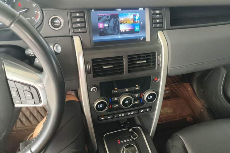 Used Land Rover Discovery Sport 2016 2.0T SE Audio And AC Panel